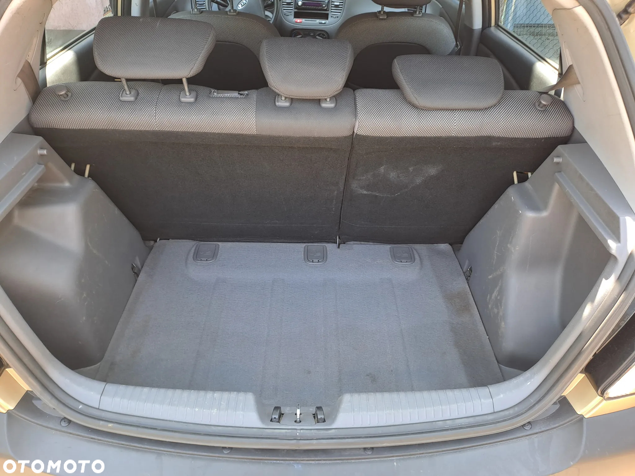 Kia Rio - 8
