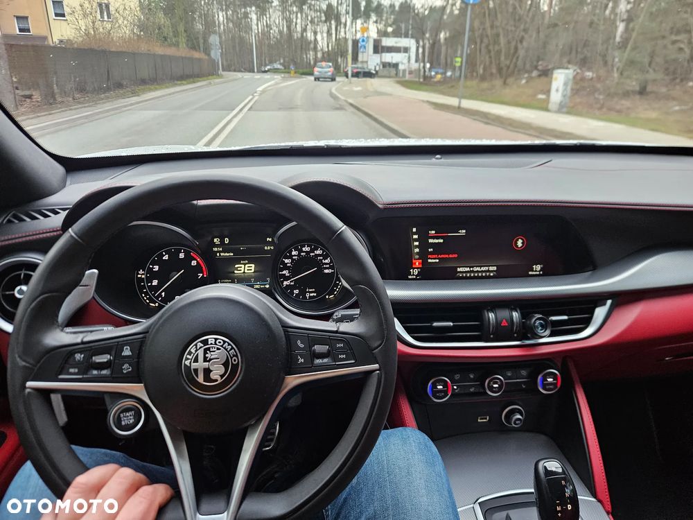 Alfa Romeo Stelvio 2.0 Turbo 16V AT8-Q4 Ti - 14