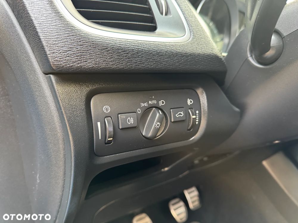 Volvo V40 D4 Drive-E R-Design Summum - 17