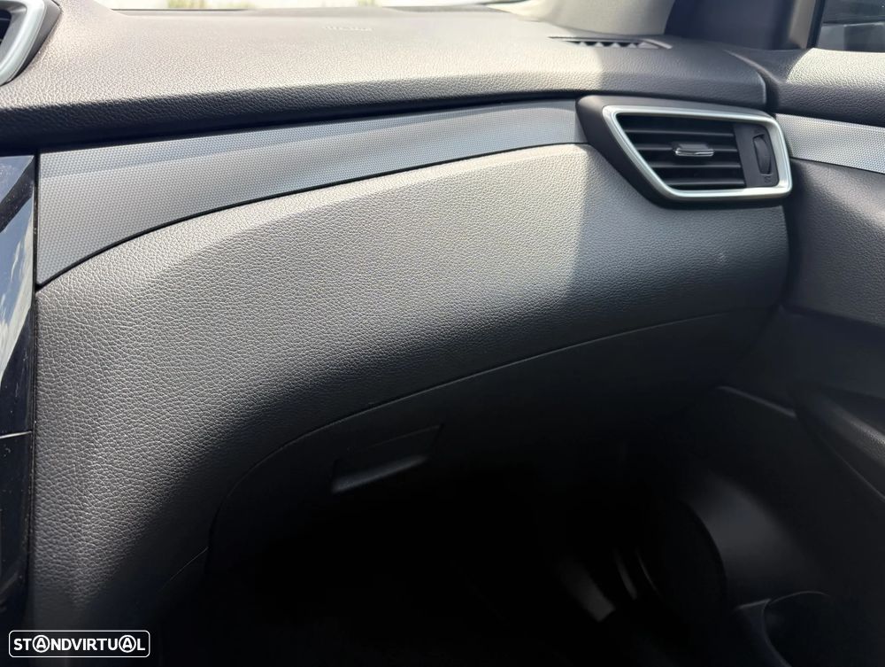 Nissan Qashqai 1.2 DIG-T N-Connecta 18 Xtronic - 26