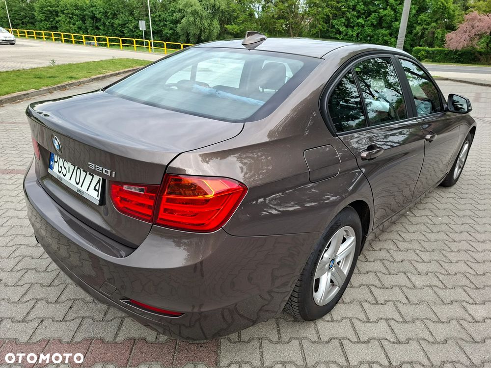 BMW Seria 3 320i - 8