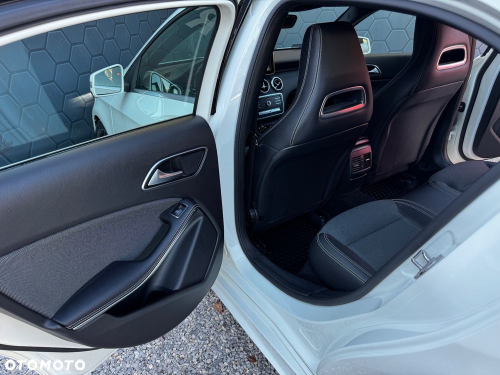 Mercedes-Benz Klasa A 160 7G-DCT AMG Line - 31