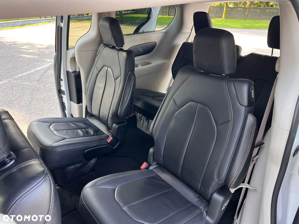 Chrysler Pacifica - 10