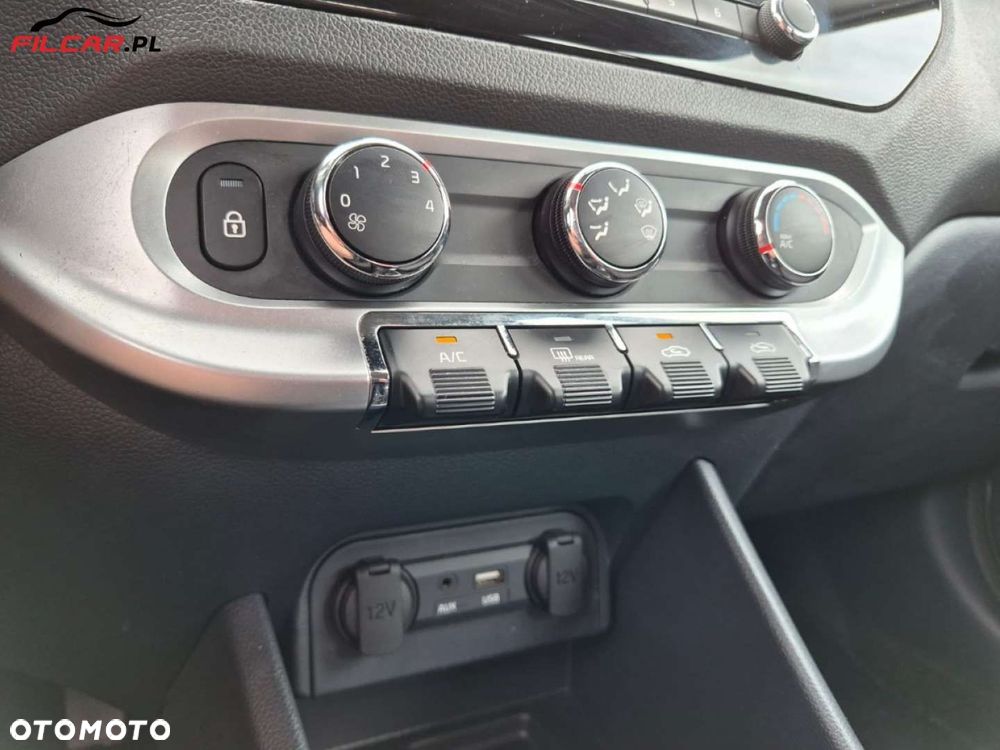 Kia Rio - 12