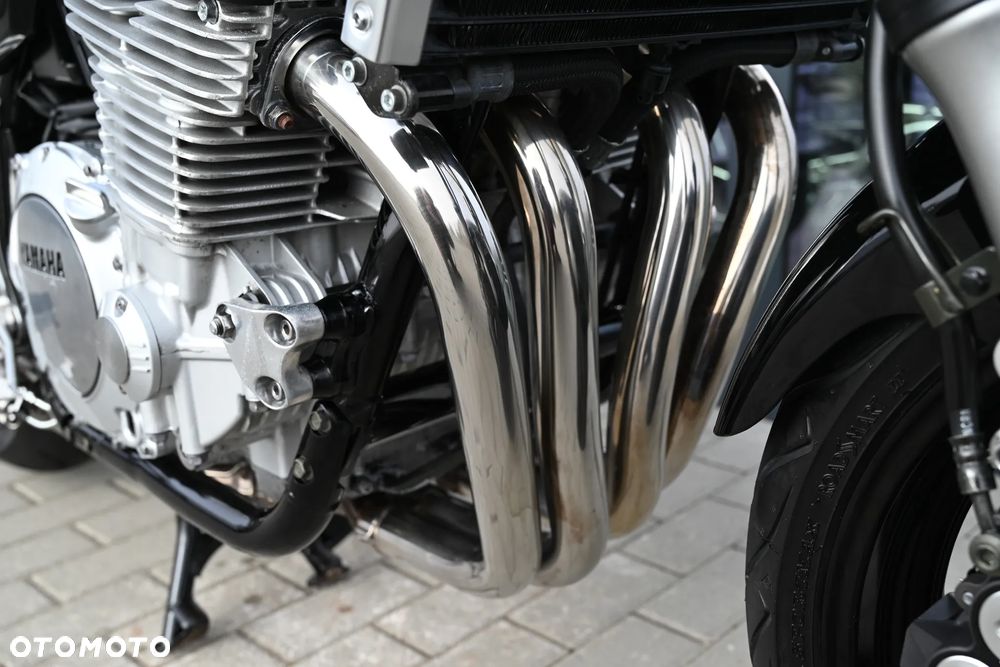 Yamaha XJR - 22