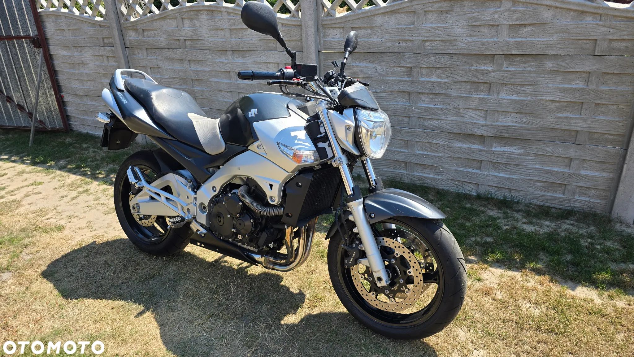 Suzuki GSR - 1