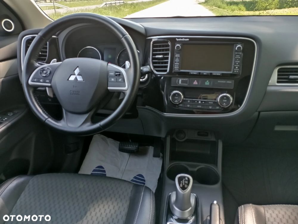 Mitsubishi Outlander 2.0 4WD Top - 26