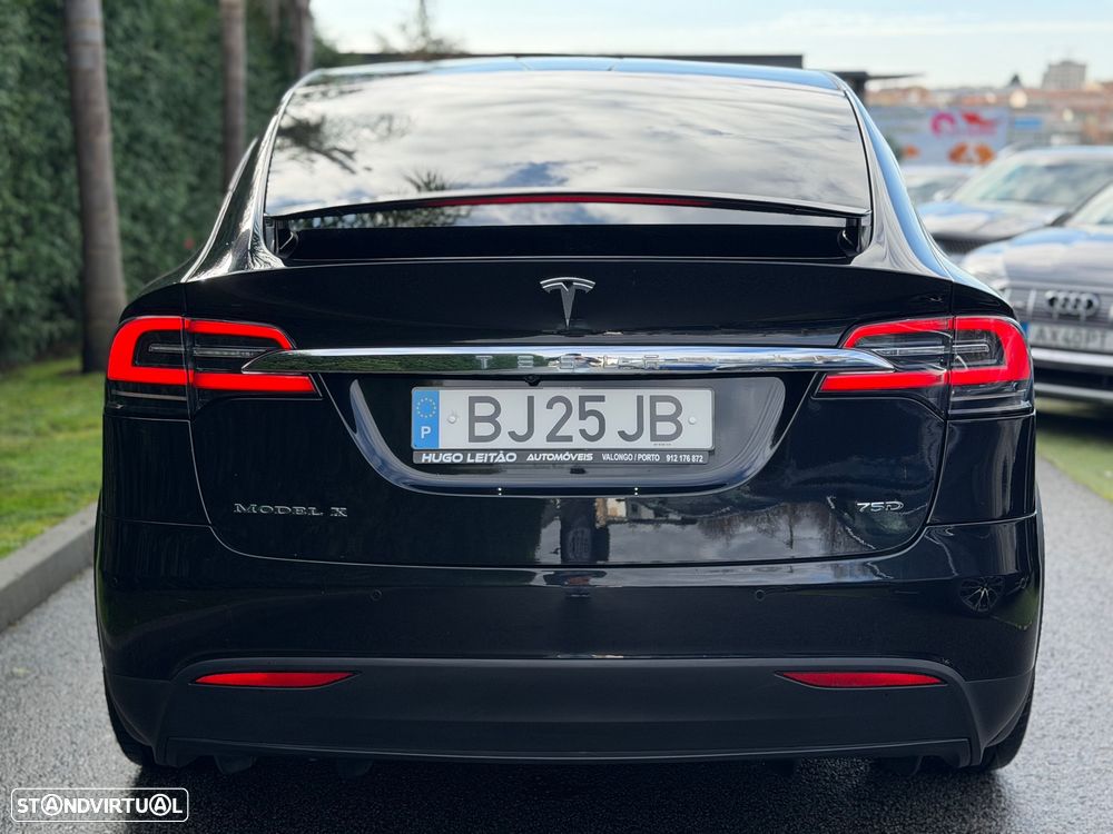 Tesla Model X - 9