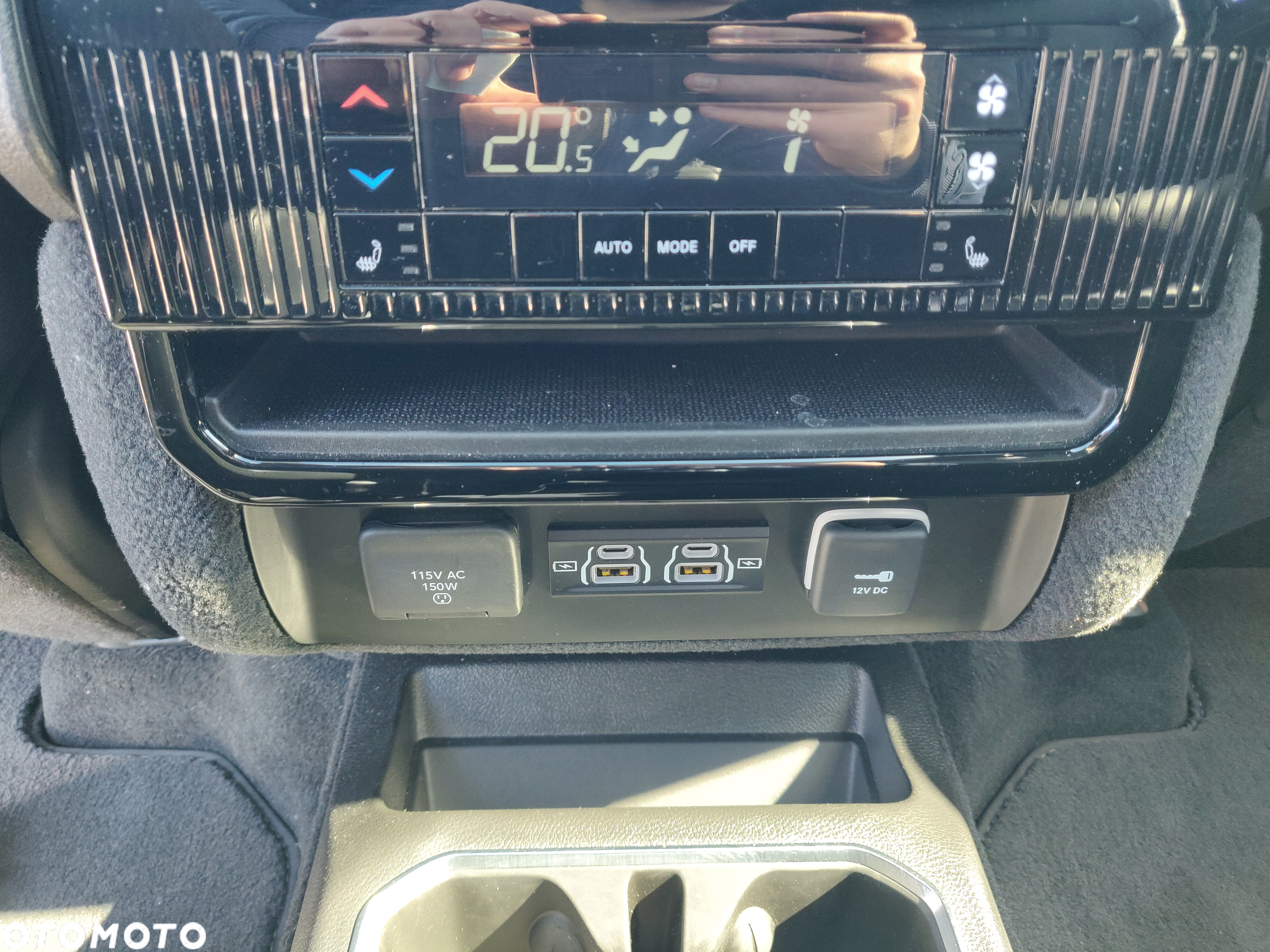 Jeep Wagoneer - 17