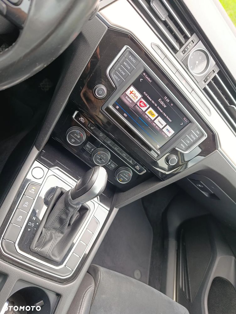 Volkswagen Passat 2.0 TDI SCR 4Motion DSG Elegance - 16