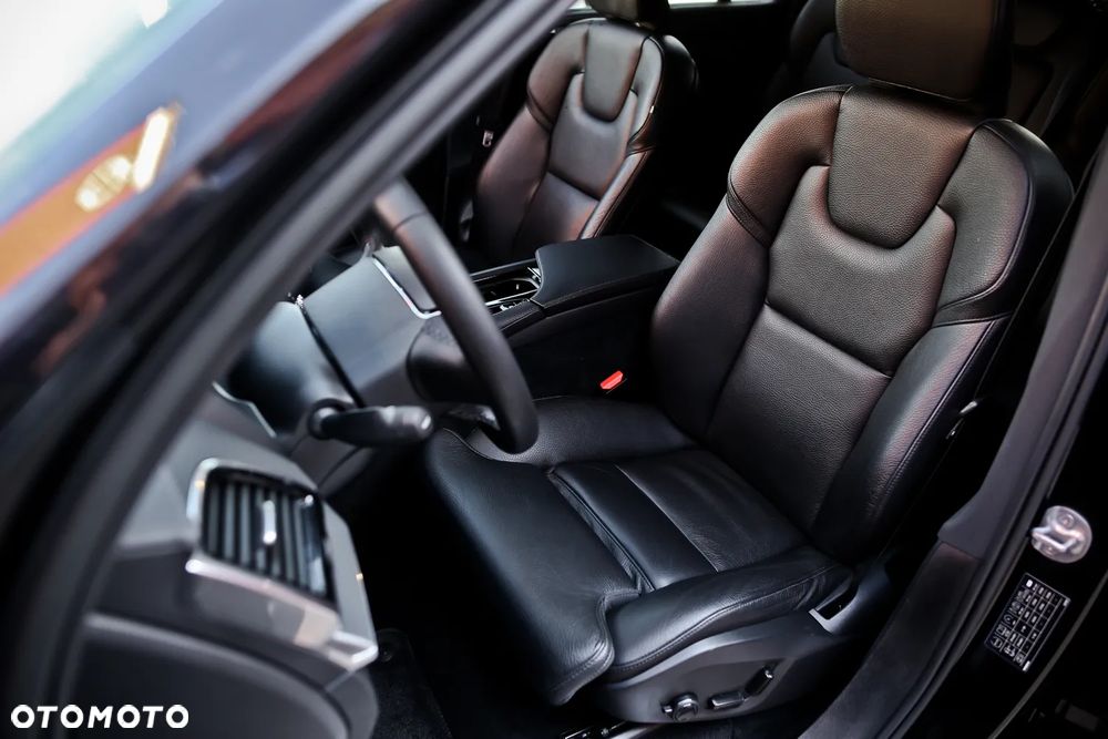 Volvo XC 90 B5 D AWD R-Design 7os - 24