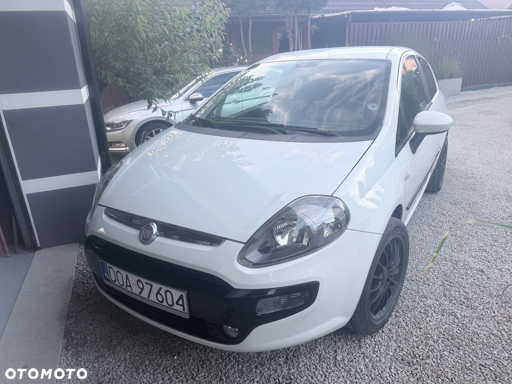 Fiat Punto 2011 photo 2