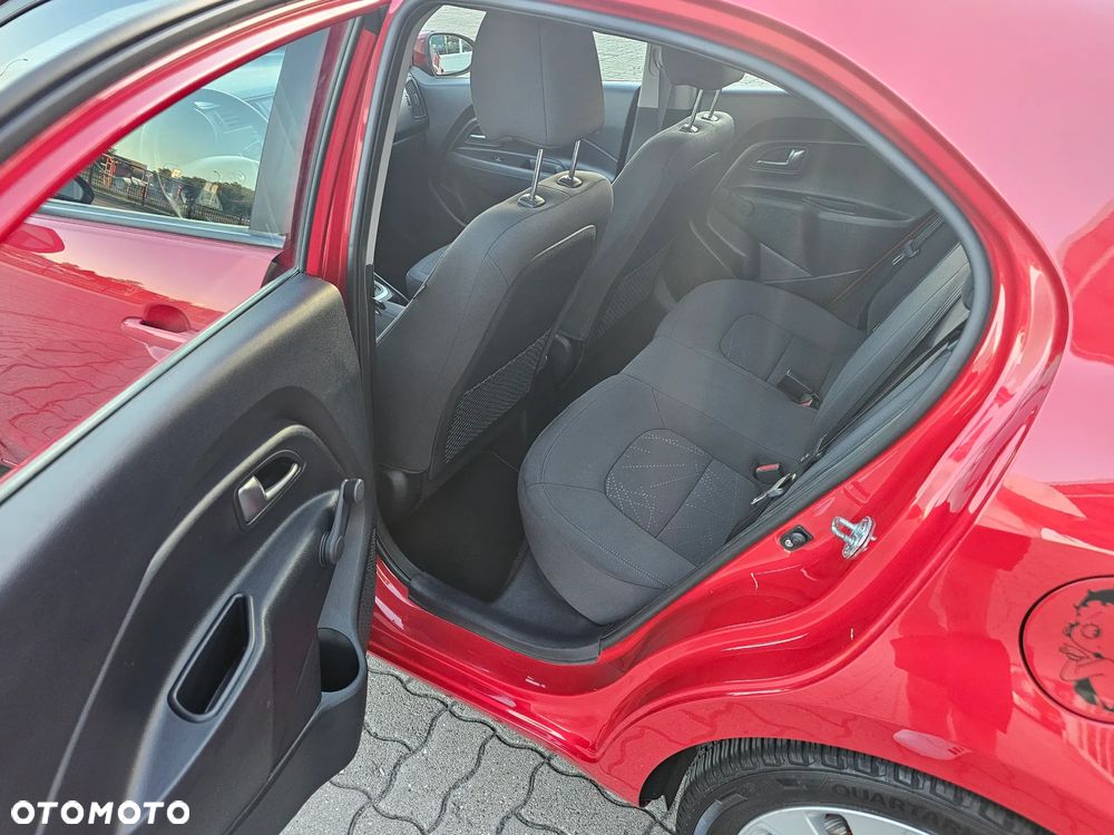 Kia Rio - 10