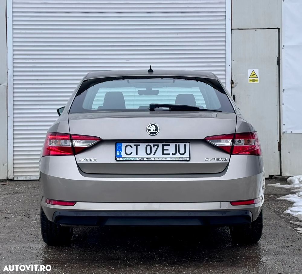 Skoda Superb 2.0 TDI DSG Ambition - 11