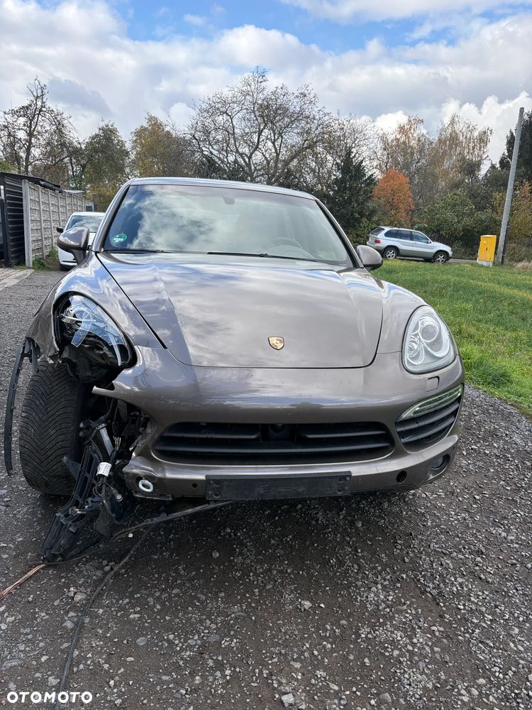 Porsche Cayenne 2012 photo 2