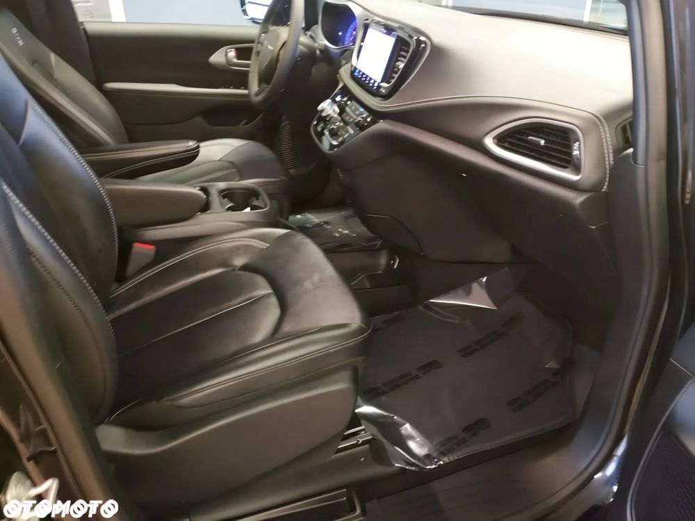 Chrysler Pacifica - 10