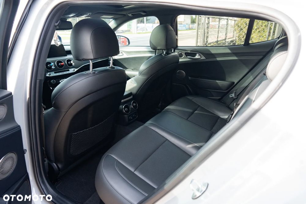 Kia Stinger - 22