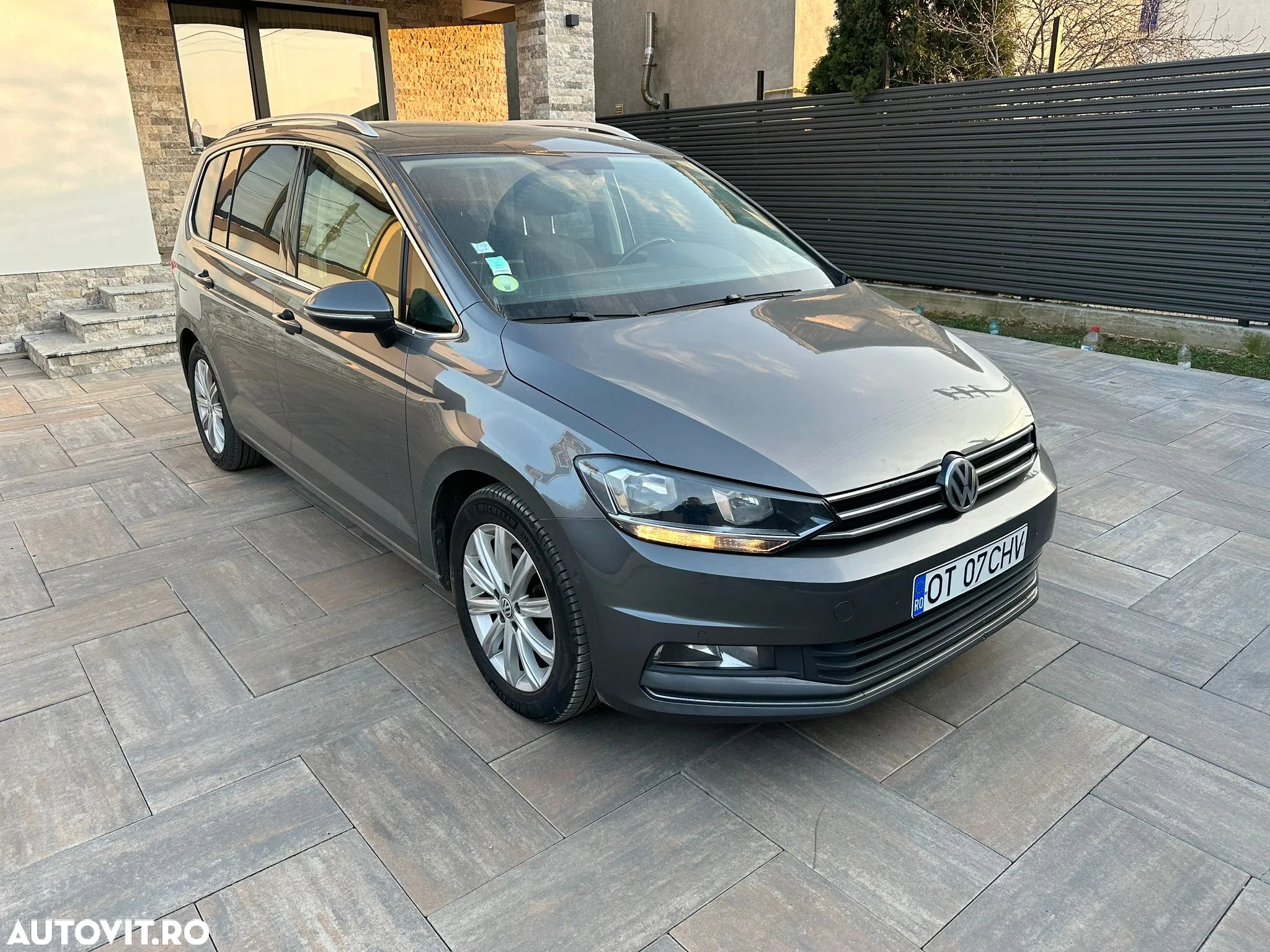 Volkswagen Touran 1.6 TDI SCR BlueMotion Technology Comfortline - 9