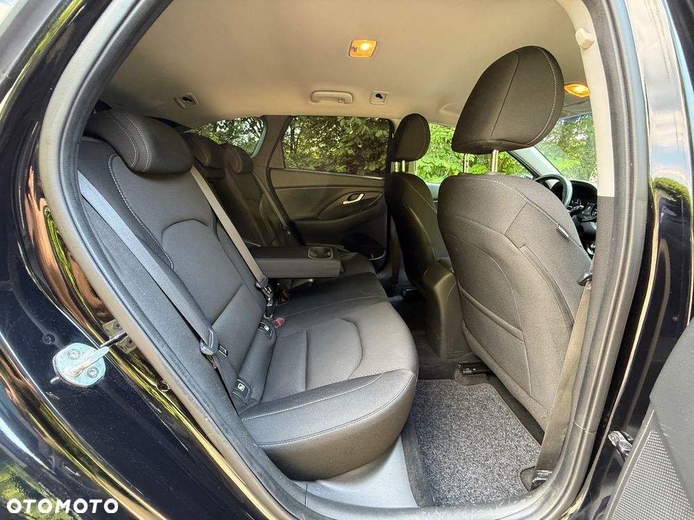 Hyundai i30 1.6 D Comfort DCT - 27