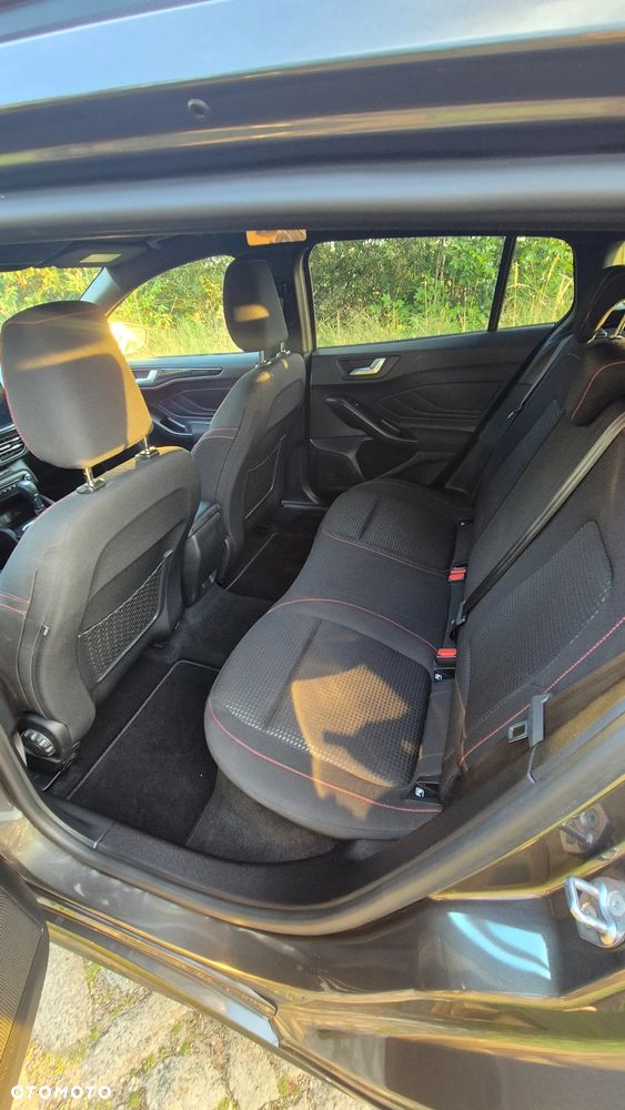 Ford Focus 1.0 EcoBoost Hybrid ST-LINE - 12