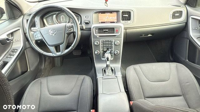 Volvo V60 D3 Geartronic Momentum - 24