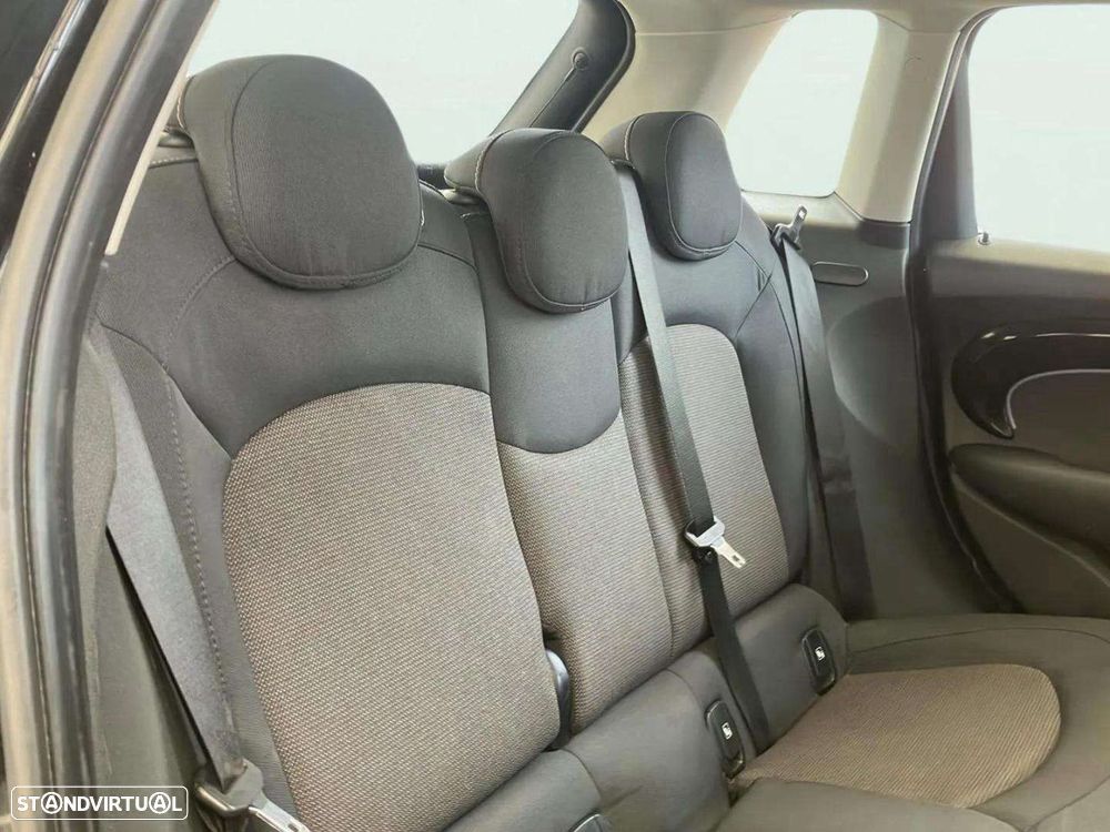 MINI 5 Portas Cooper Auto - 14