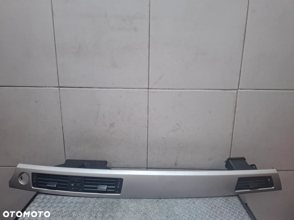 Listwa konsoli środkowa kratka nawiewu Europa BMW E90 E91 rok 2009 lift nr 9201023 - 1