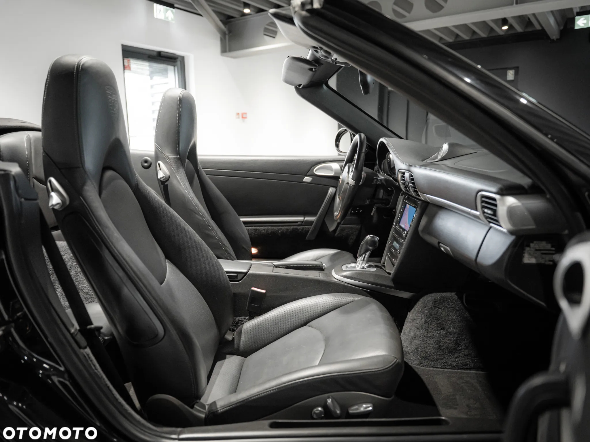 Porsche 911 Carrera 4S Cabriolet PDK - 27