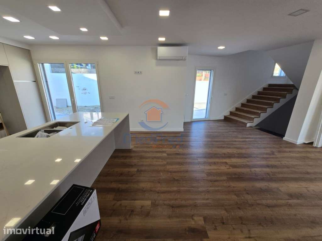 Moradia T5+1 c/ Piscina e Terraço Panorâmico | Famões, Odivelas - Grande imagem: 4/42