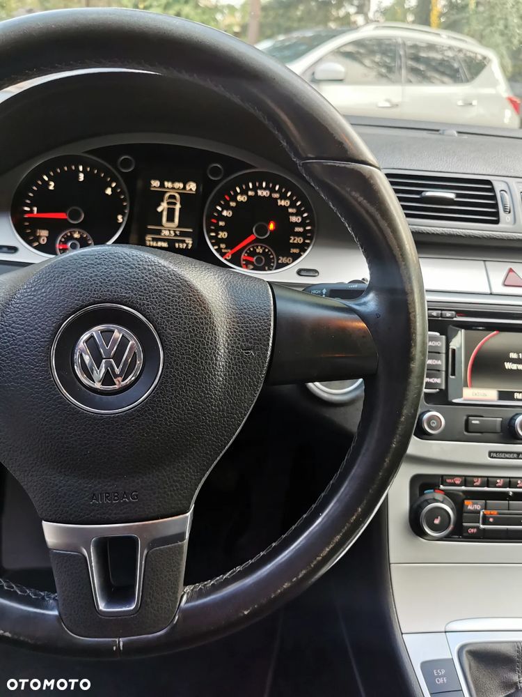 Volkswagen Passat 2.0 TDI Highline - 22