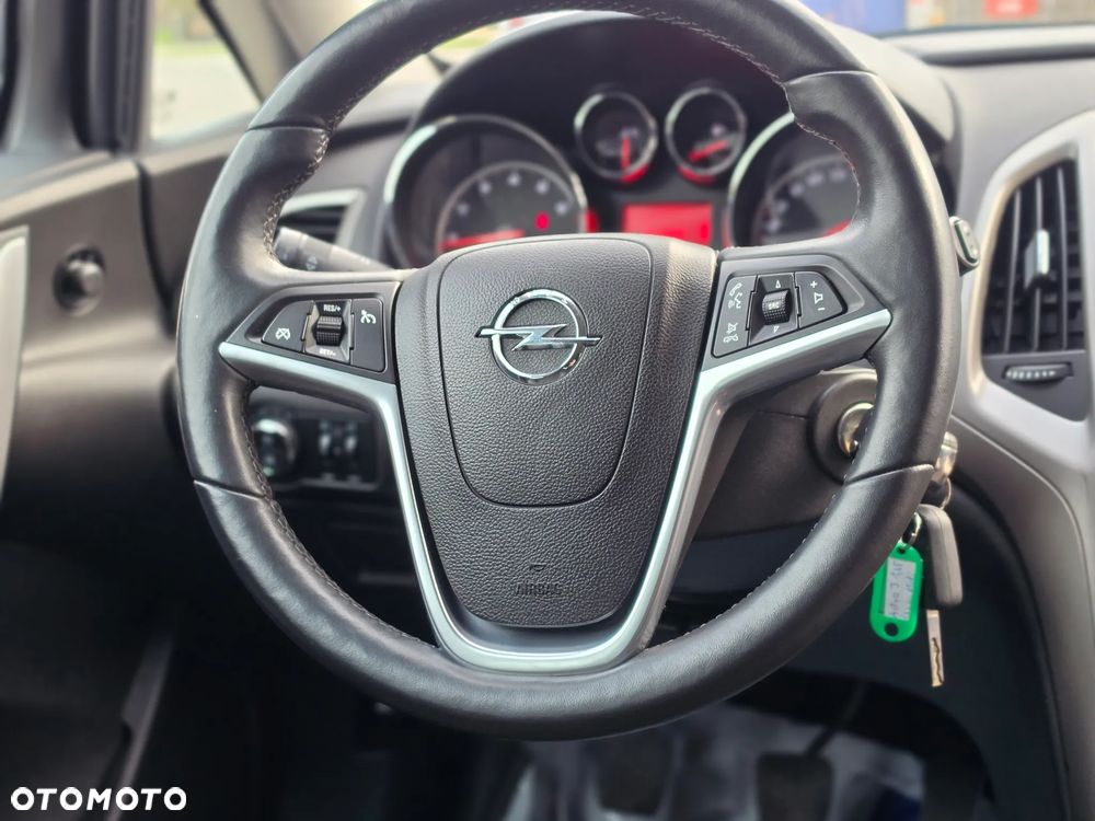 Opel Astra 1.4 Turbo 150 Jahre - 7