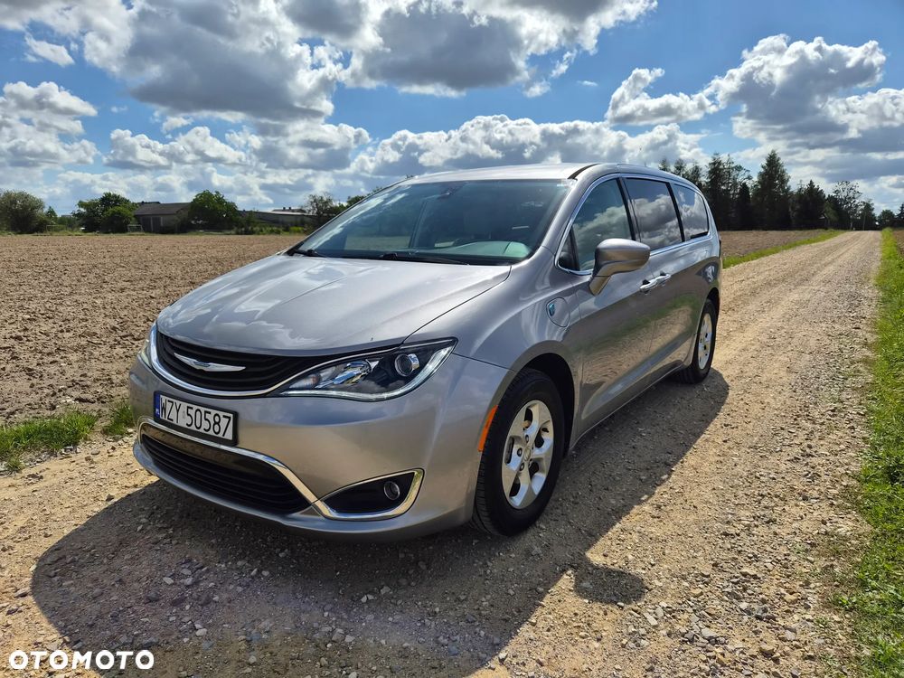 Chrysler Pacifica - 2