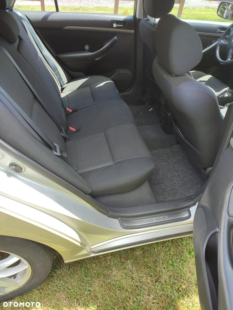 Toyota Avensis 1.8 VVT-i Luna - 9