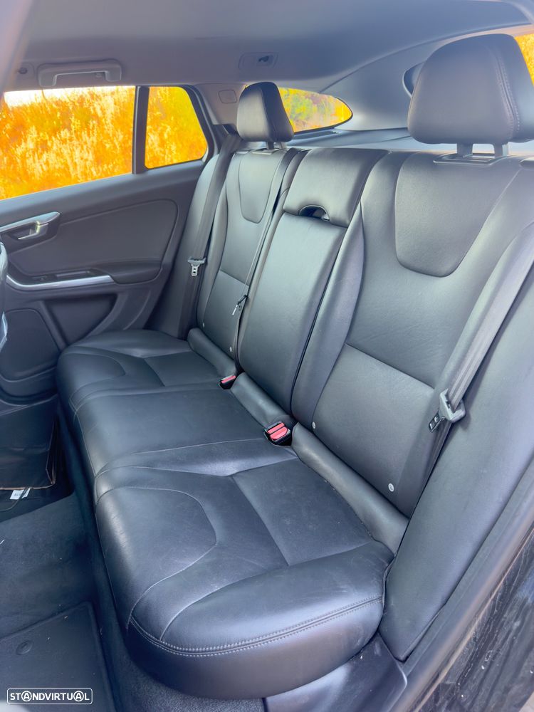 Volvo V60 D6 Plug-In-Hybrid AWD Geartronic Summum - 10