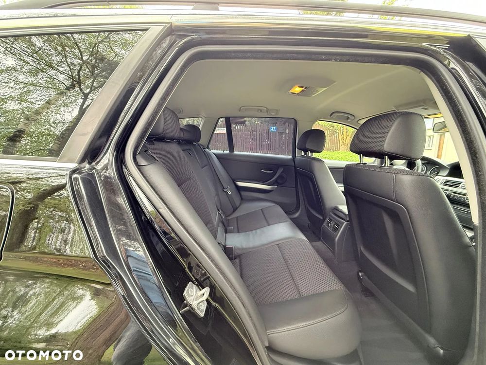BMW Seria 3 330d - 29
