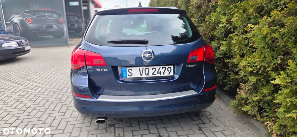 Opel Astra 1.6 Turbo 150 Jahre - 12