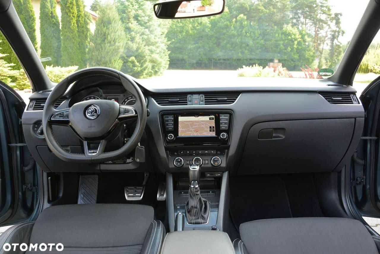 Skoda Octavia Combi 2.0 TDI DSG RS - 24