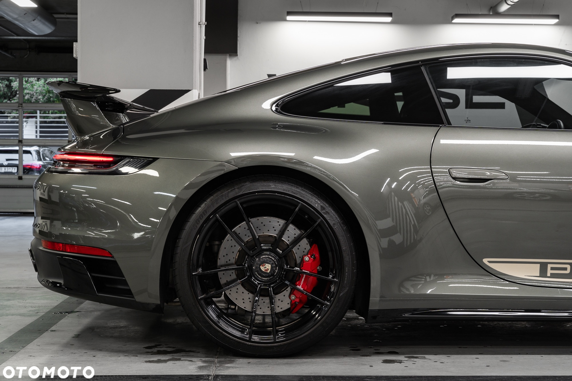 Porsche 911 Carrera 4 GTS - 25