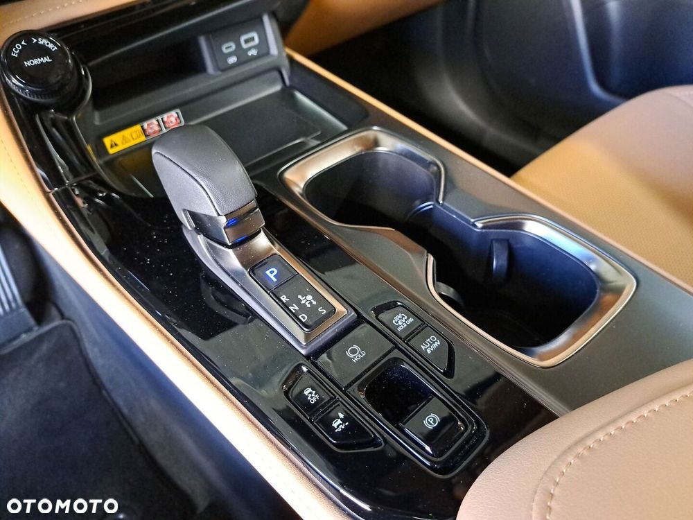 Lexus NX 2025