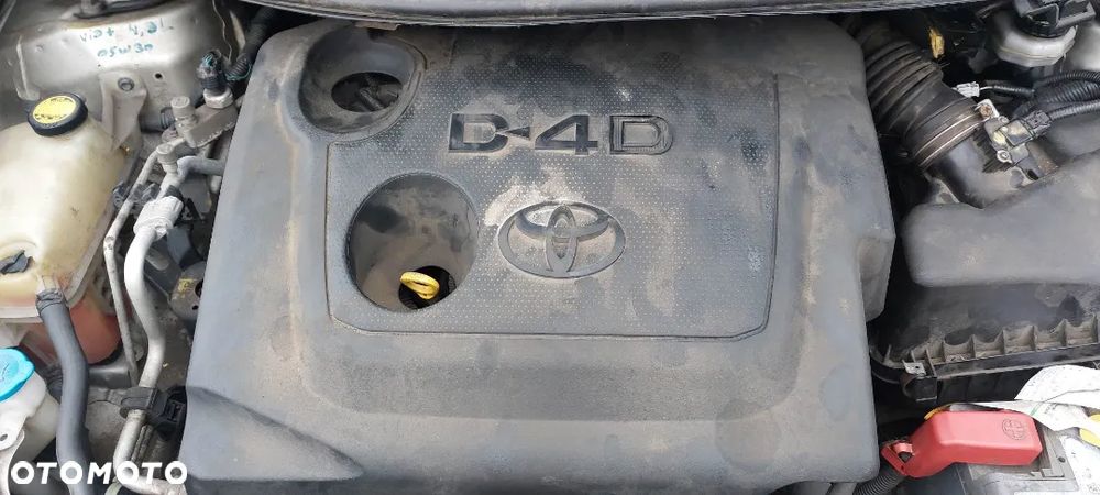 TOYOTA Auris 1,4 d4d 90km wentylator obudowa chłodnic - 3