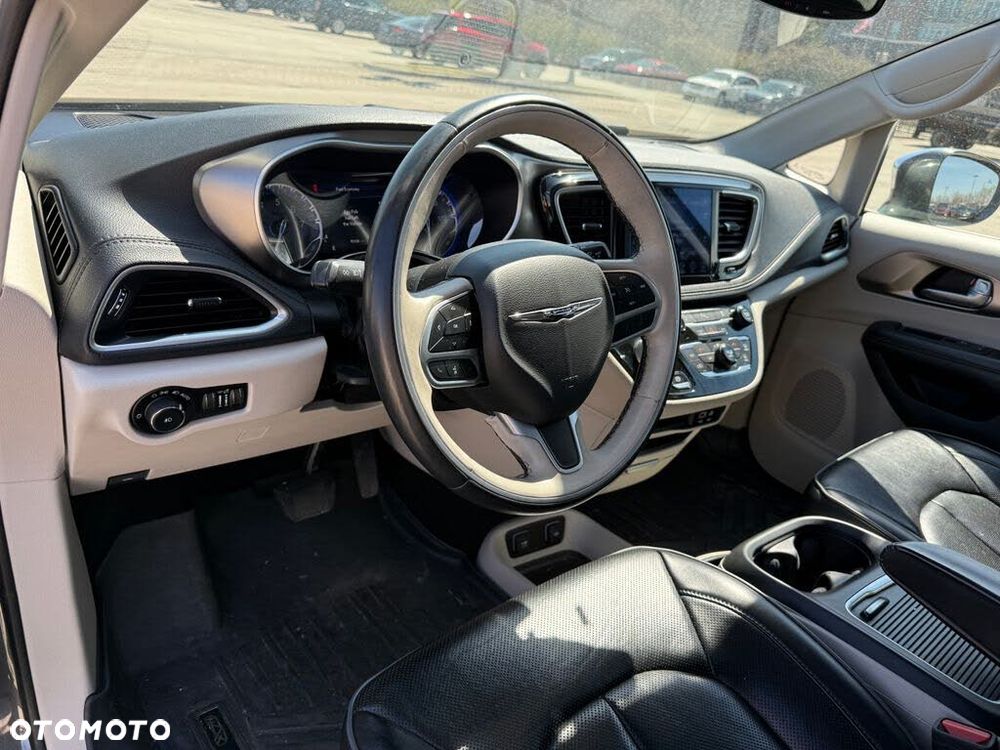 Chrysler Pacifica - 9