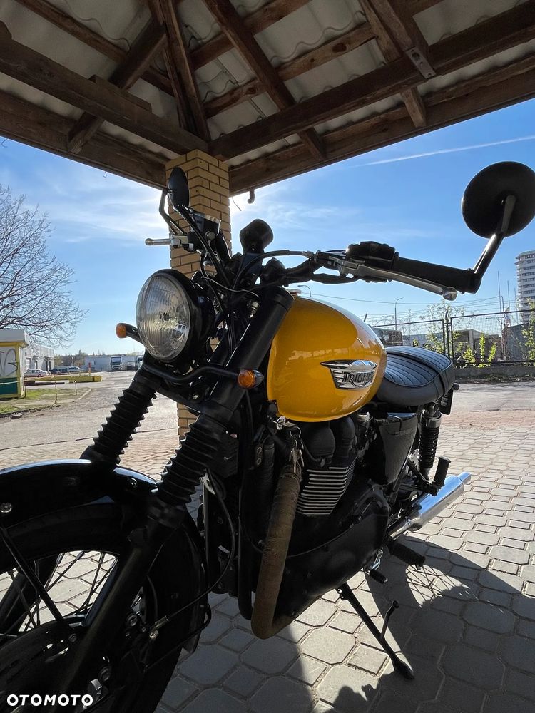 Triumph Bonneville - 2