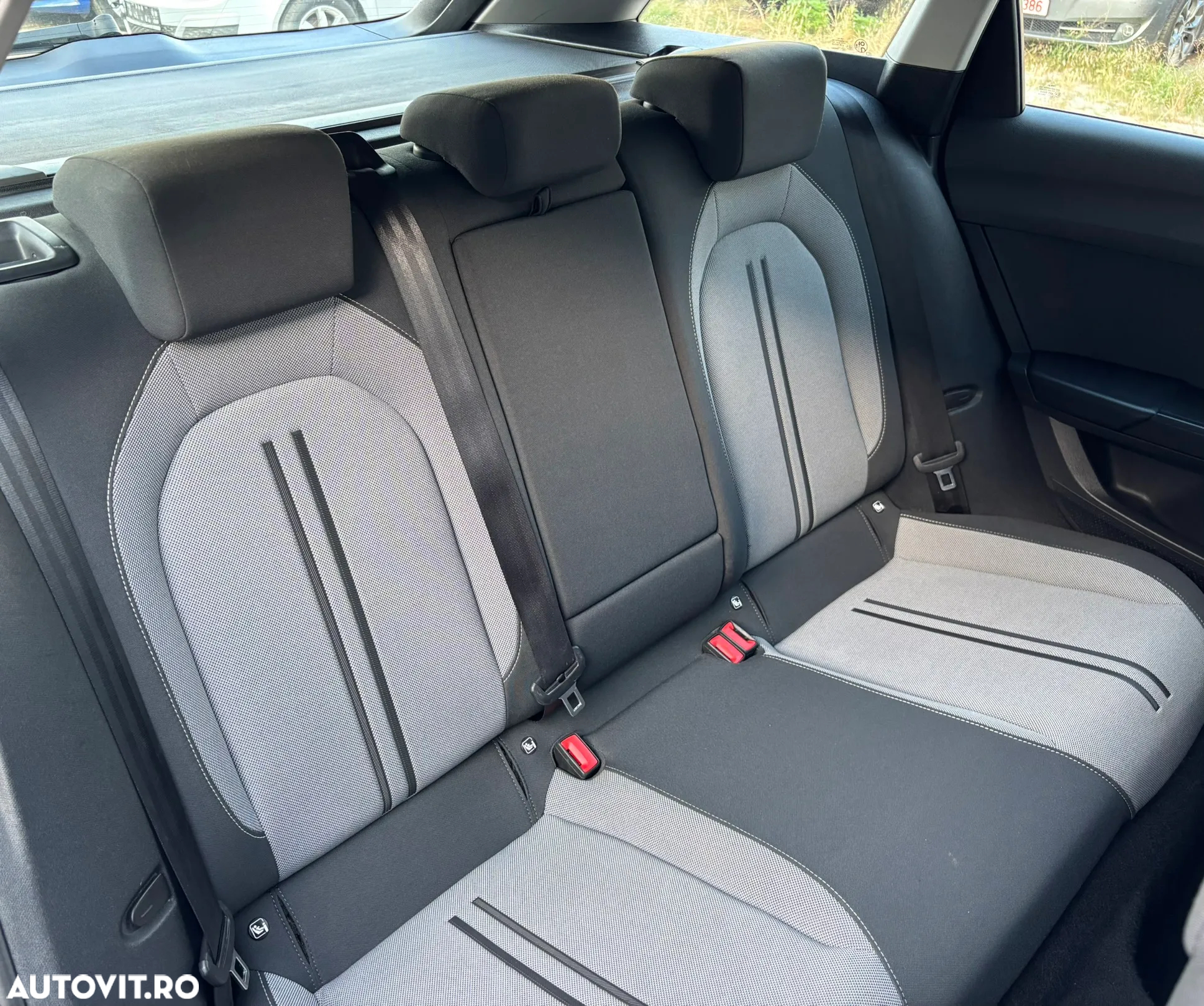 Seat Leon Sportstourer 2.0 TDI DSG Style Edition - 23