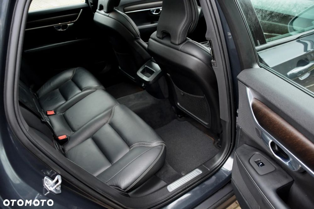 Volvo V90 Cross Country - 27