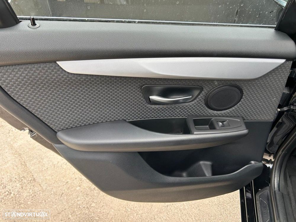 BMW 216 Active Tourer d Auto — fotografia 16