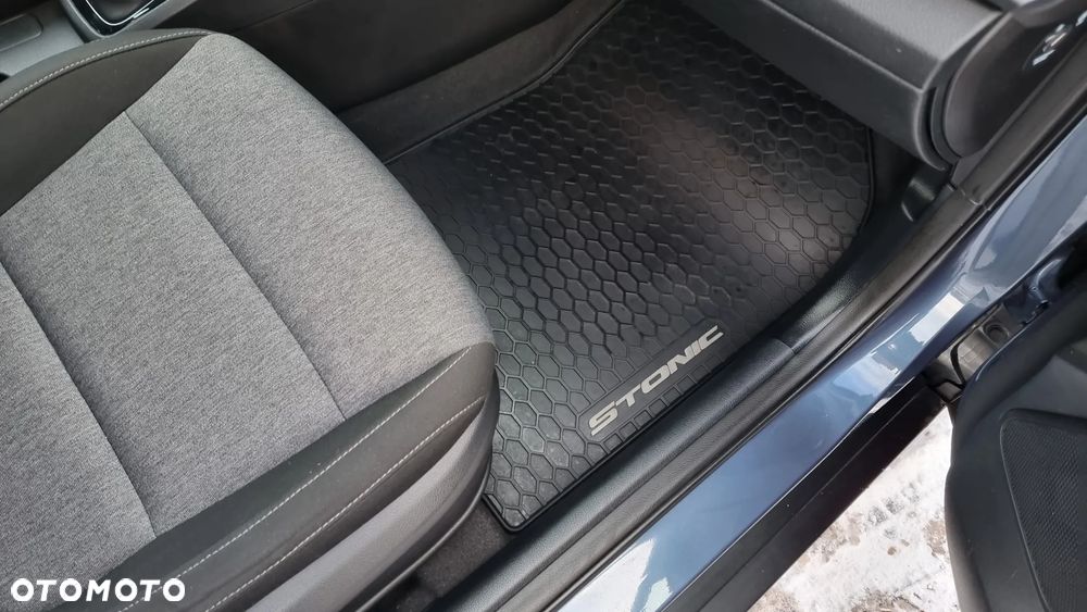 Kia Stonic 1.4 L - 19