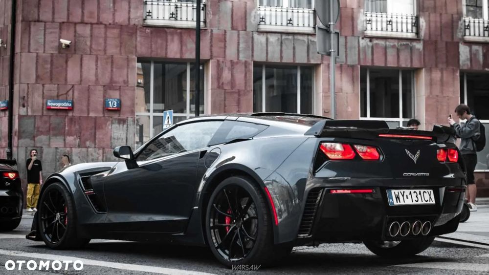 Chevrolet Corvette - 17