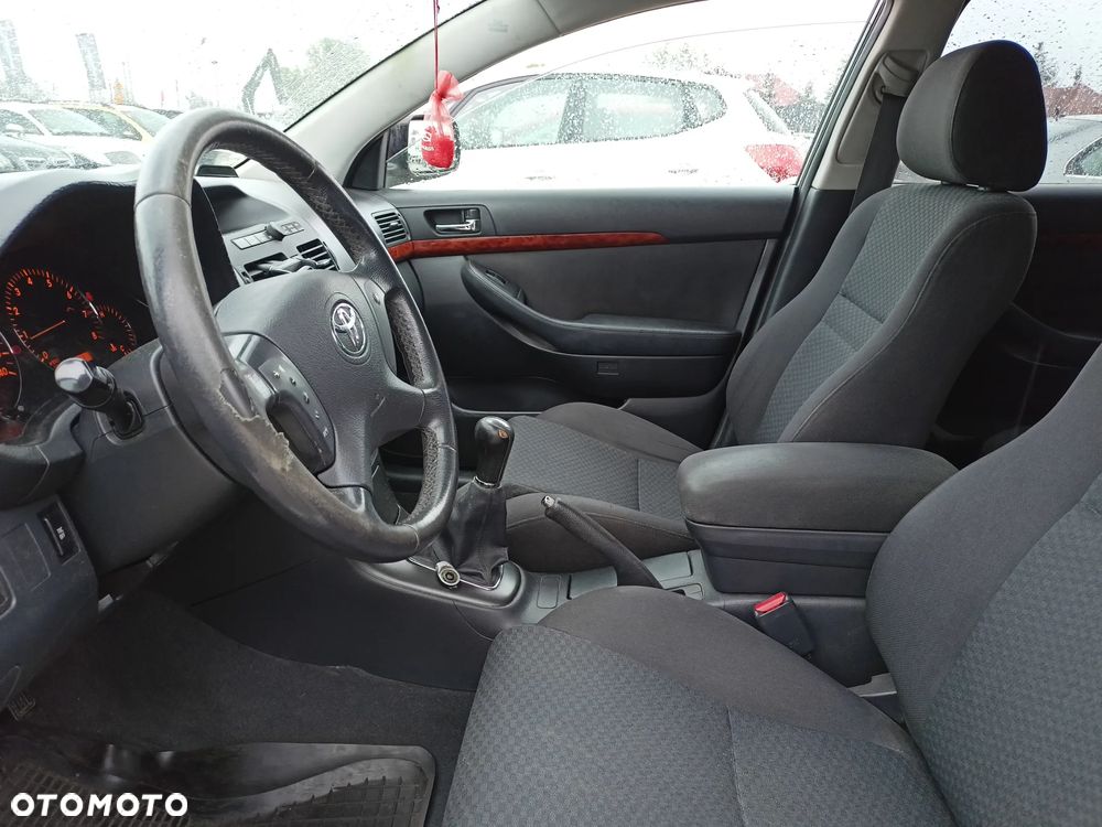 Toyota Avensis - 7