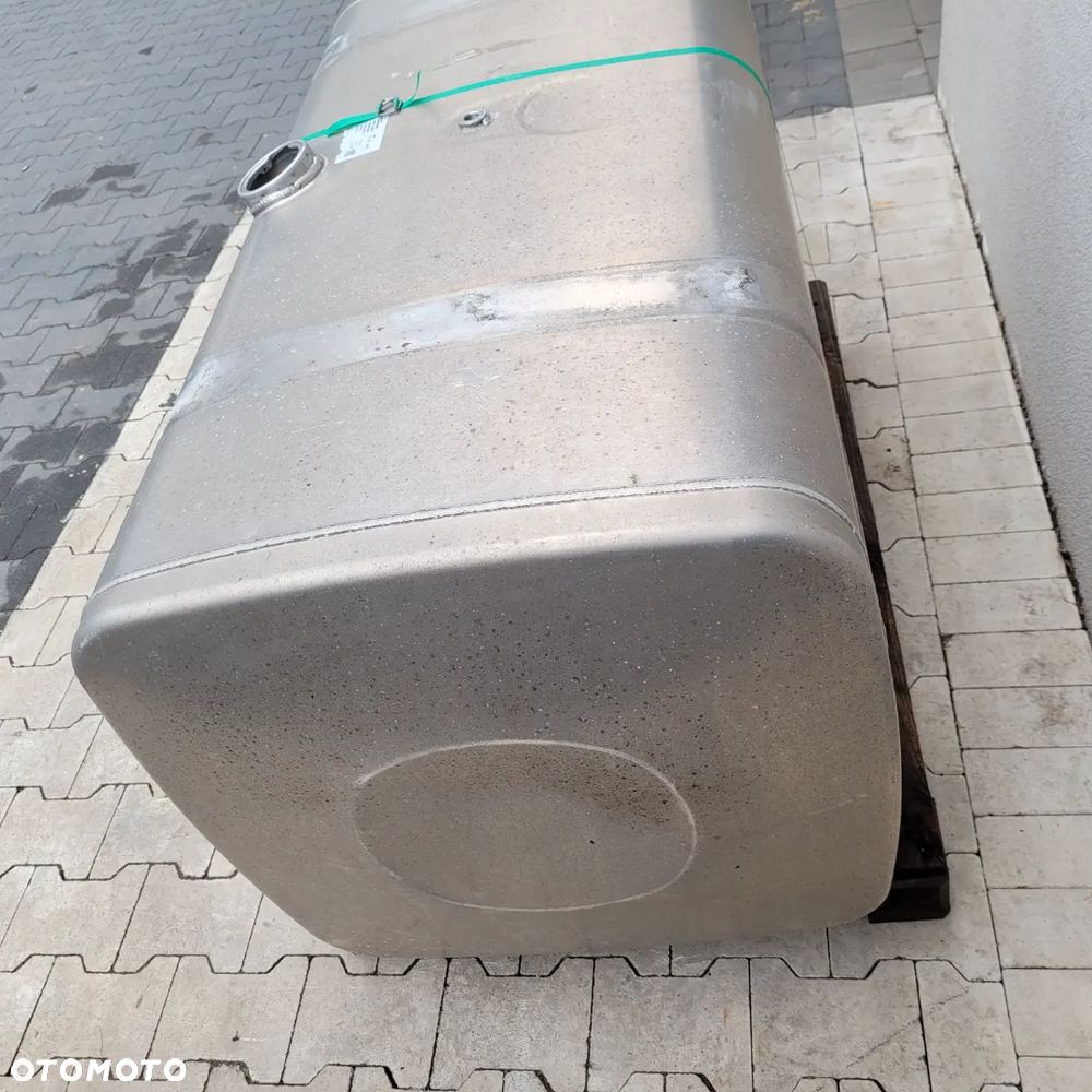 ZBIORNIK PALIWA MAN TGX 580L LIFT 130X70X70 - 2