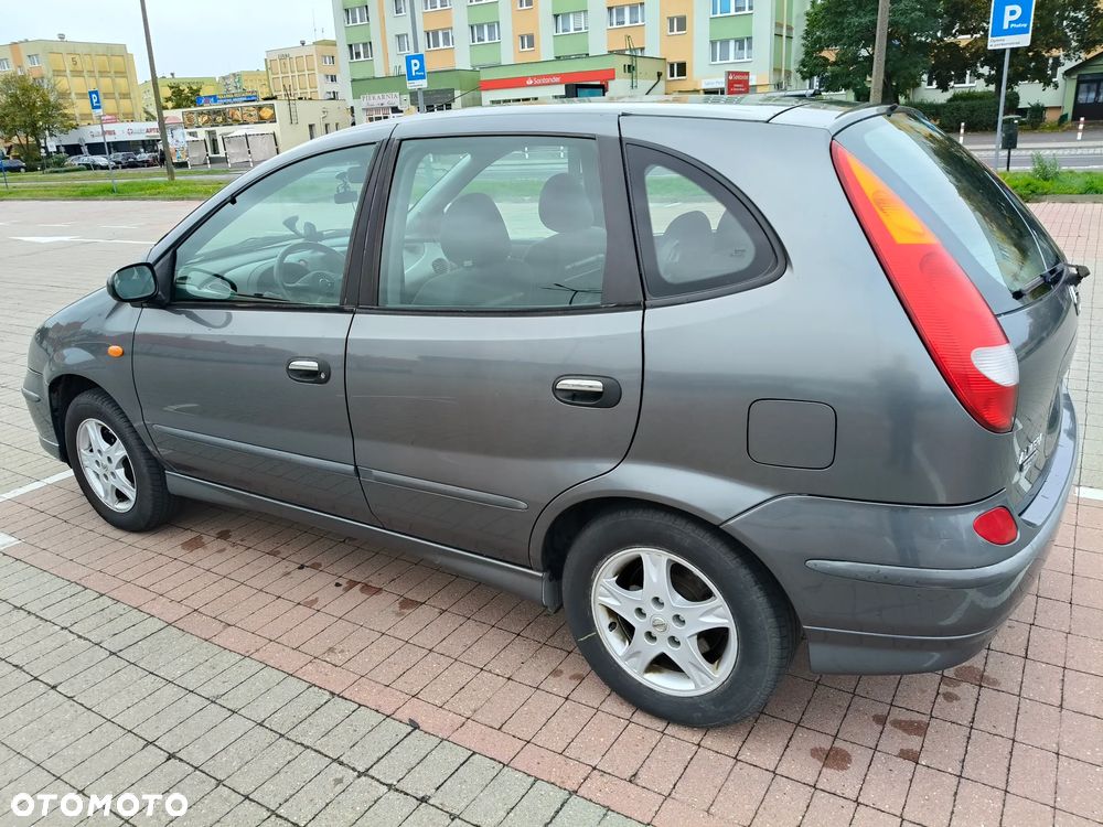 Nissan Almera Tino - 1